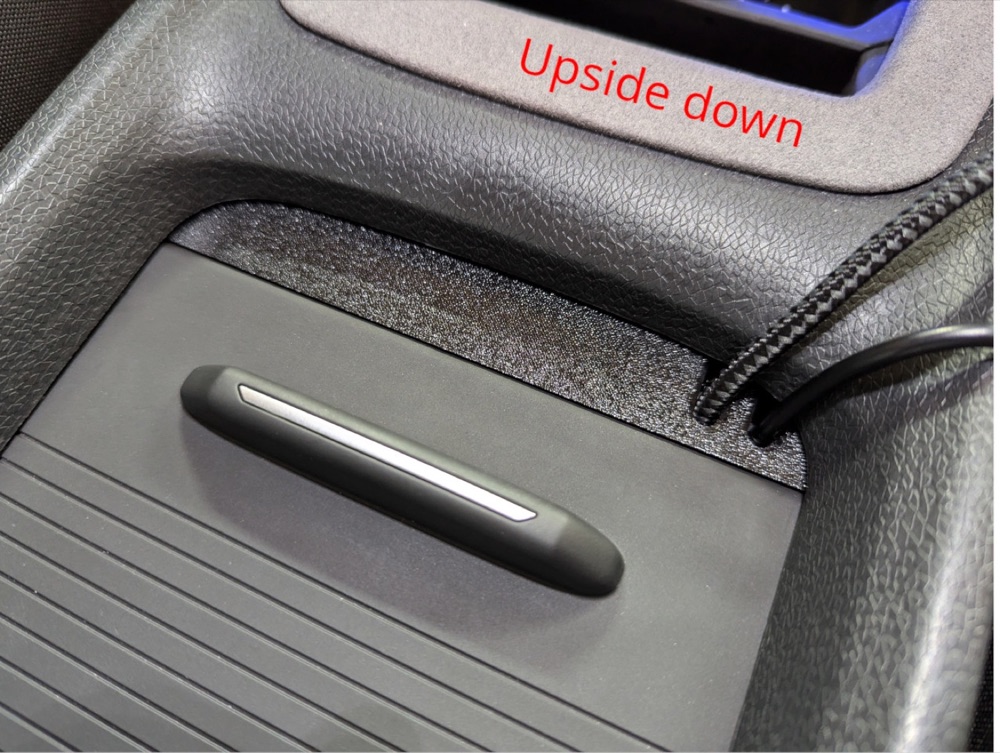 VW ID.3 USB Kablo Düzenleyici Aparat — Geliştirilmiş Sürüm (136 mm)
