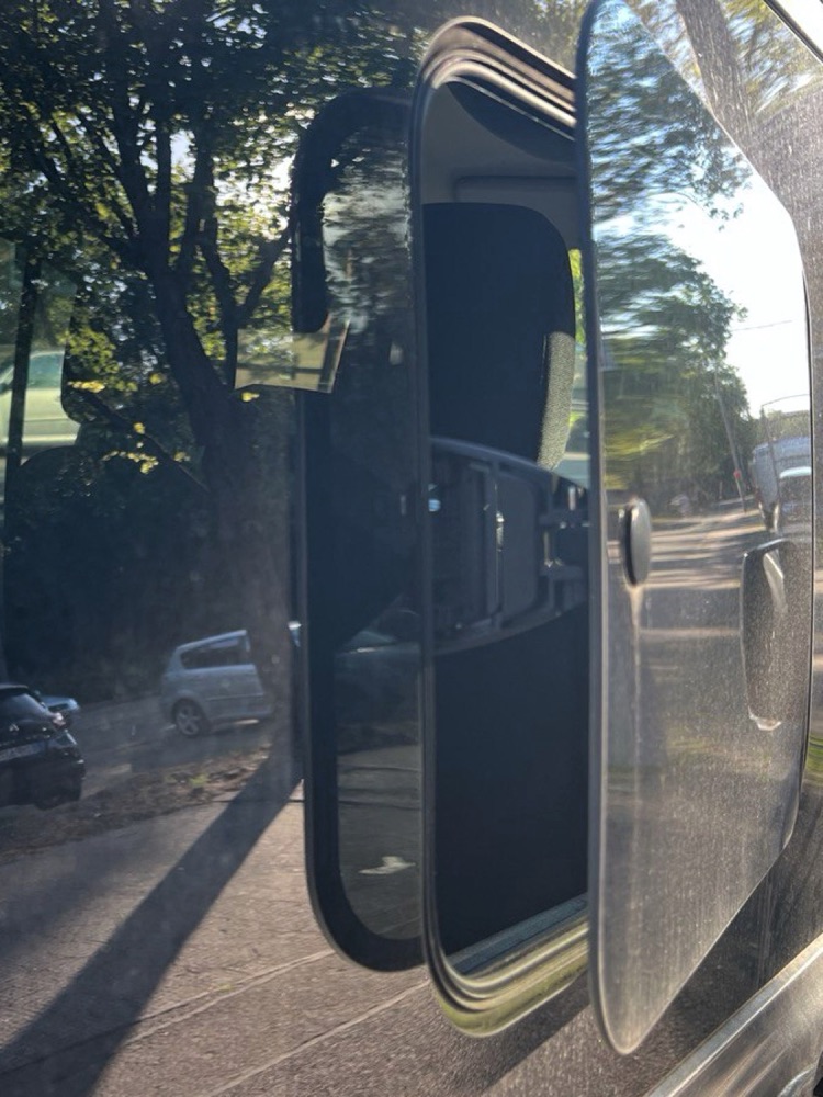Açılır Cam Menteşe Pimi (Ford Tourneo Uyumlu)