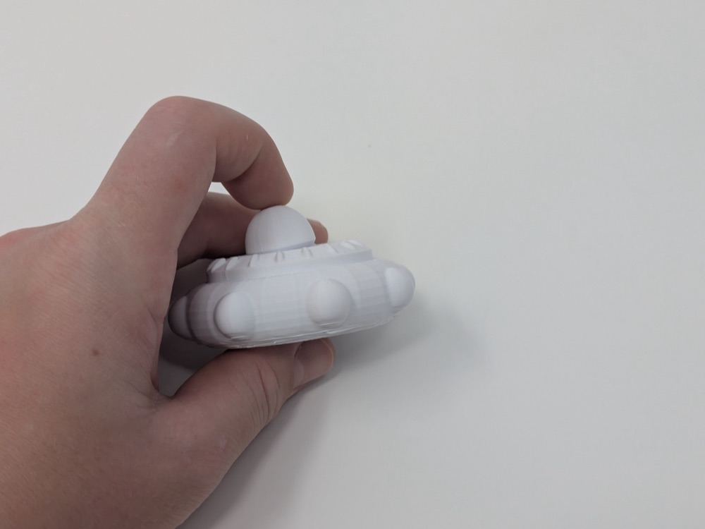 UFO Biçimli Küçük Fidget Spinner (Ortası Yarım Küreli, Kenarı Çıkıntılı) görsel 2