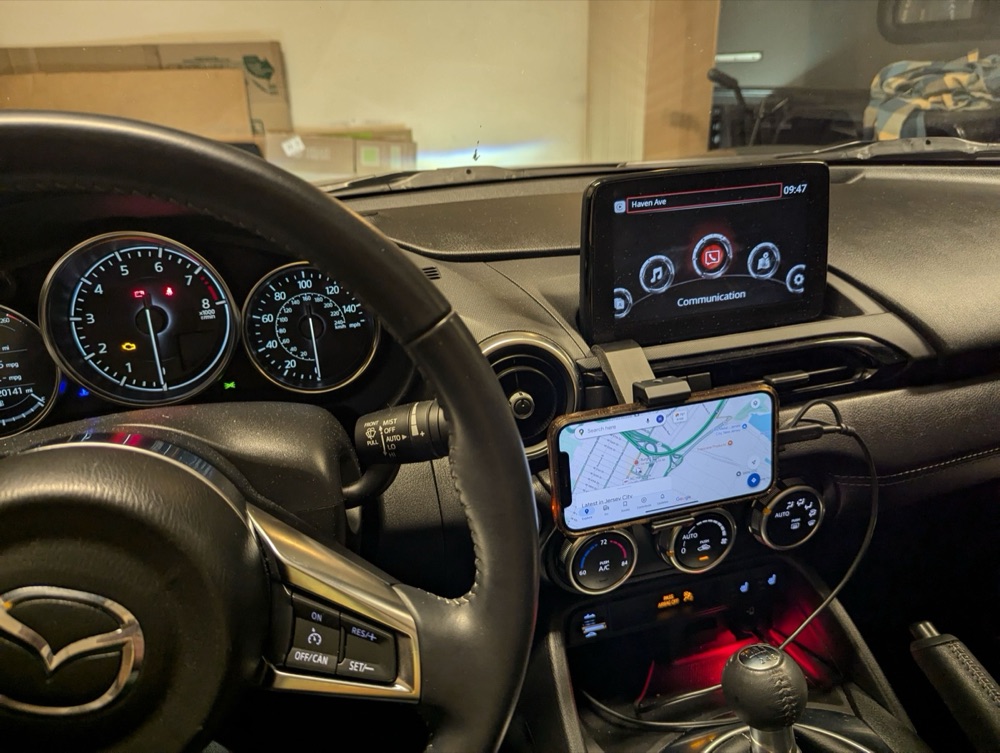 Mazda MX-5 ND Alçak Profilli Telefon Tutucu Tabanı