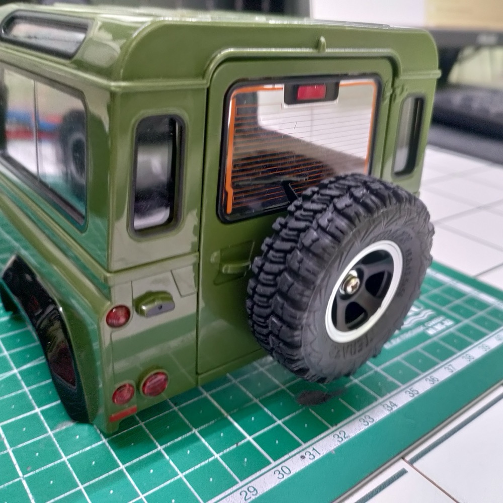 Rastar Land Rover Defender yedek lastik tutucu