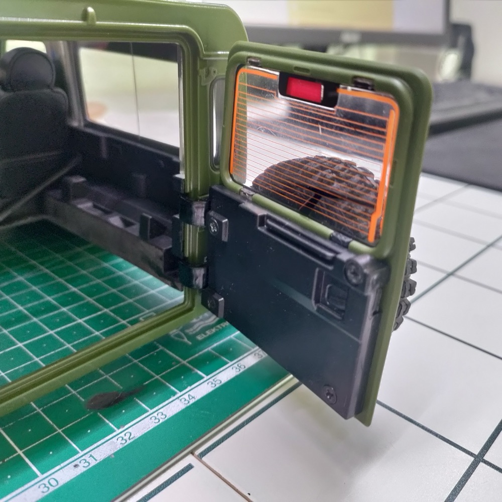 Rastar Land Rover Defender yedek lastik tutucu görsel 2