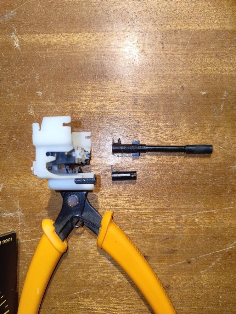 Renault 19 R19 reset düğmesi pimi