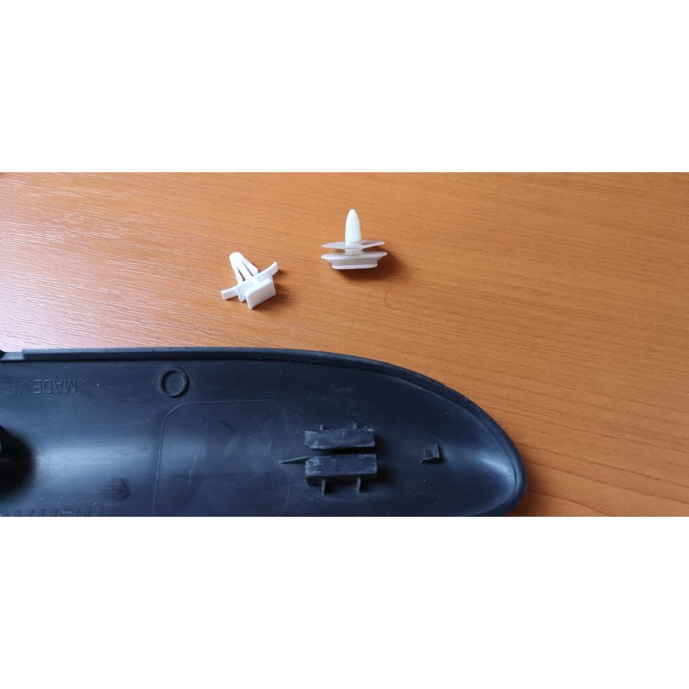 Renault Clio 2 Dış Çıta Klipsi görsel 2