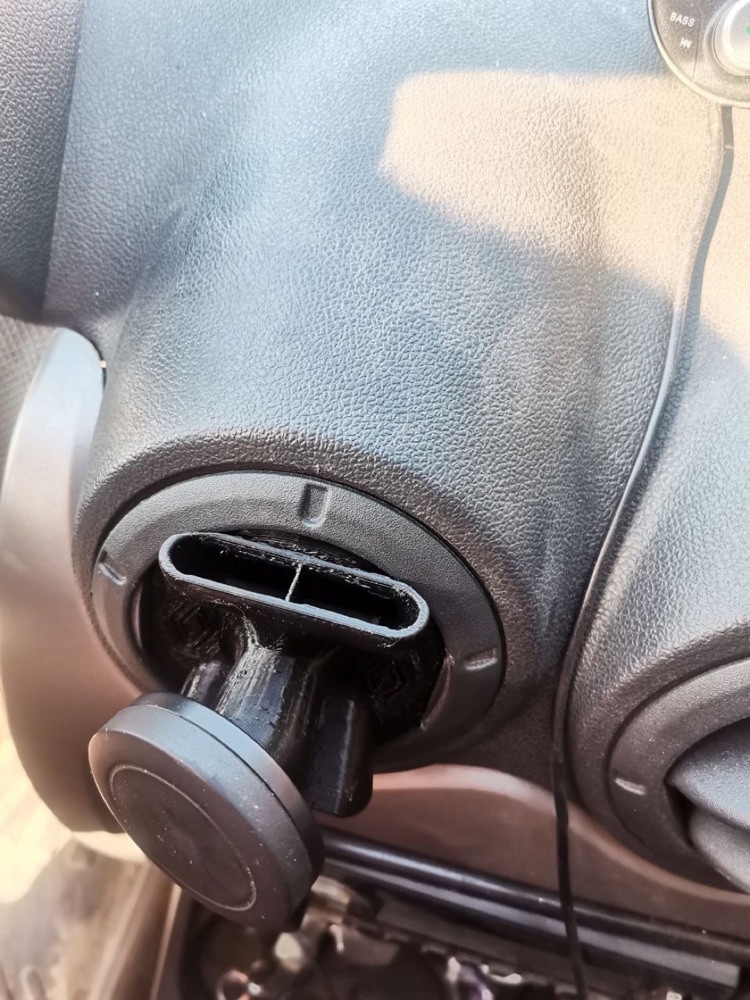 Renault Logan telefon tutucu görsel 2