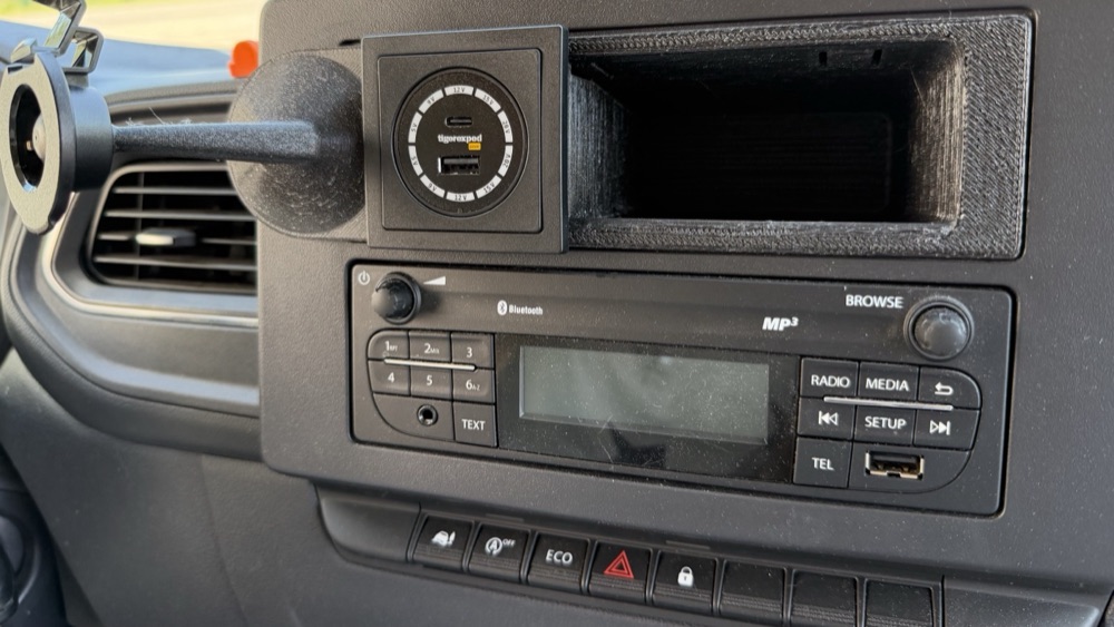 Renault Master 3 için Tigerexped Convertiger montaj aparatı