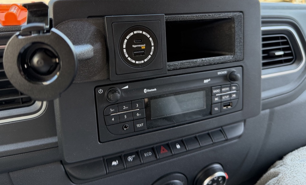 Renault Master 3 için Tigerexped Convertiger montaj aparatı görsel 2