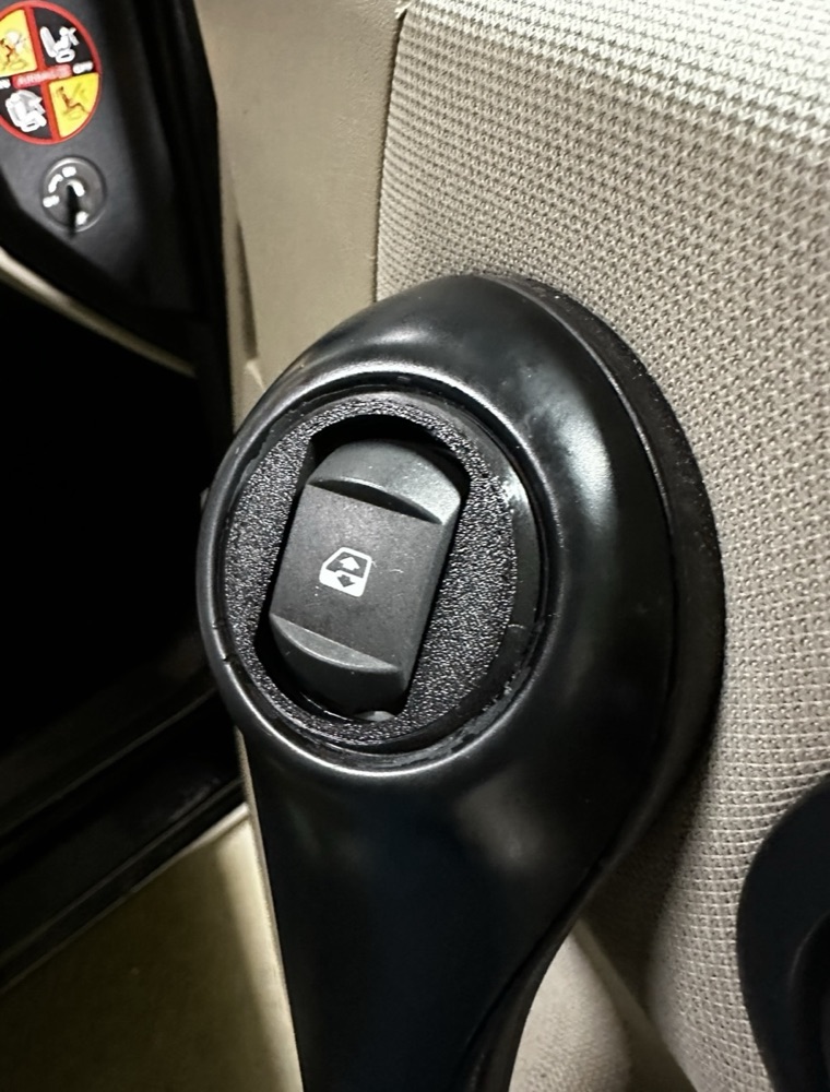 Renault Megane cam düğmesi çerçevesi, sağ taraf