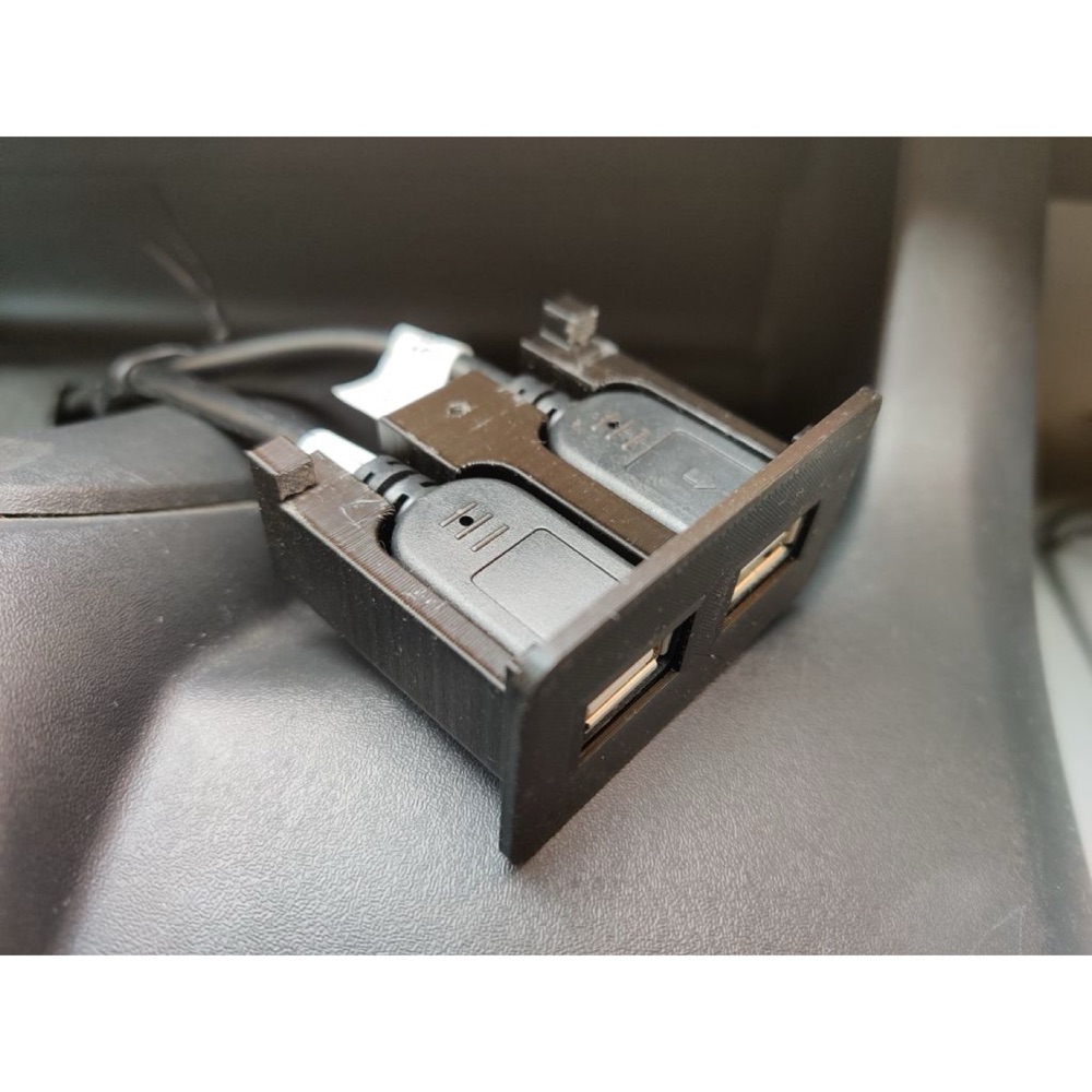 Renault Trafic USB ve AUX Giriş Paneli