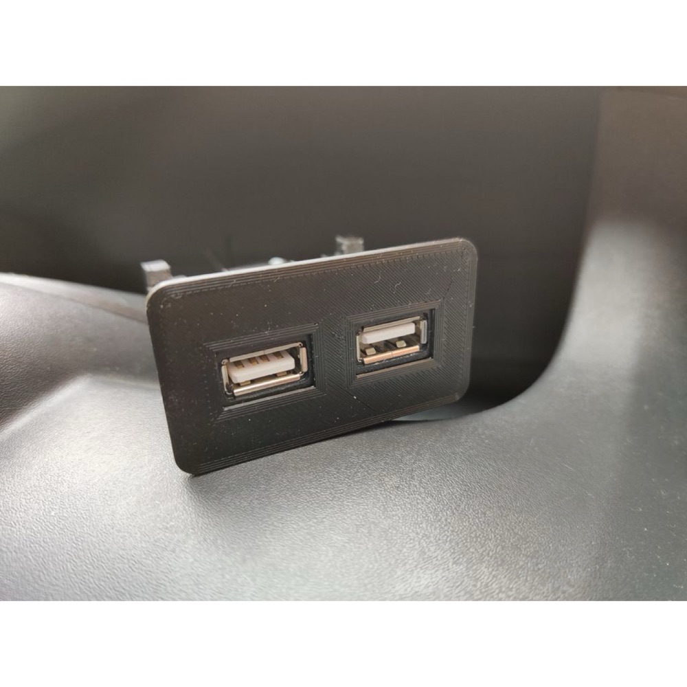 Renault Trafic USB ve AUX Giriş Paneli görsel 2