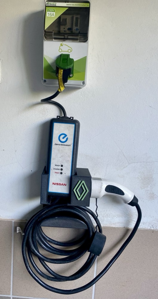 Renault Zoe şarj kablosu duvar askı aparatı