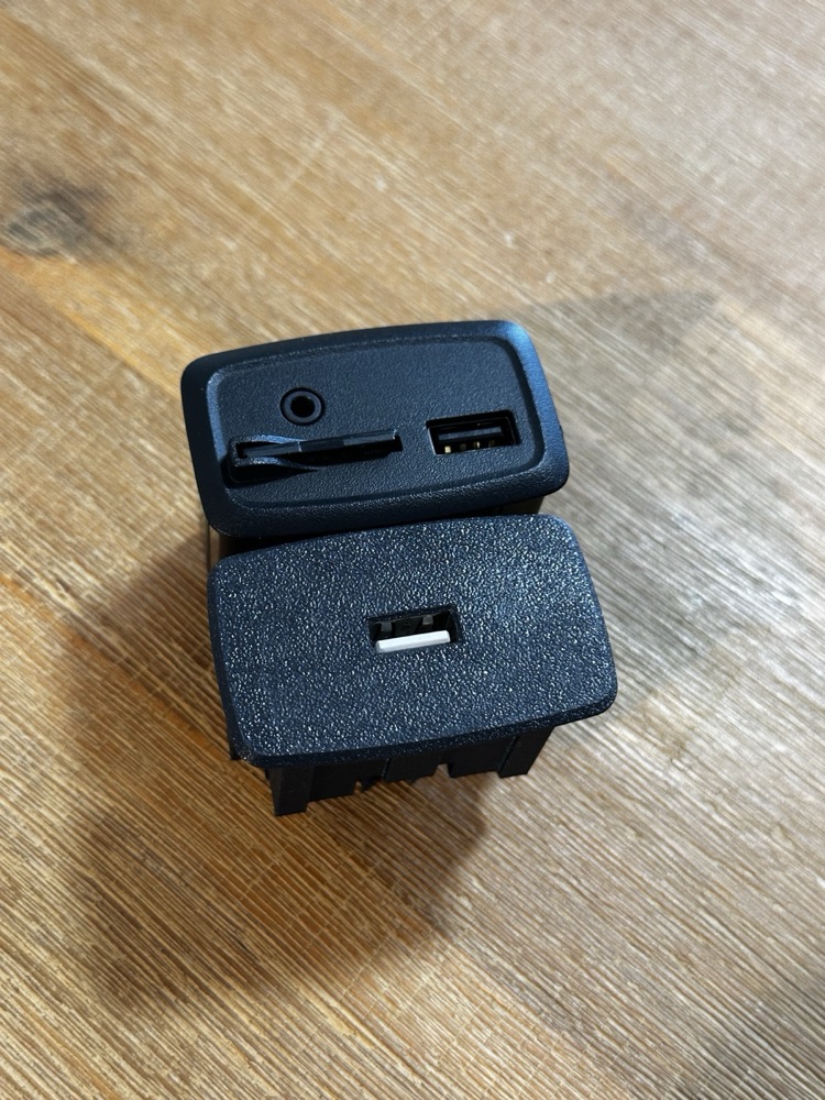 Renault Zoe / Clio USB Paneli görsel 4