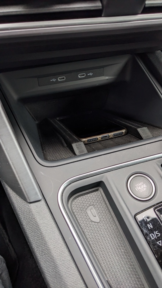 Seat Cupra iPhone Kablosuz Şarj Adaptörü