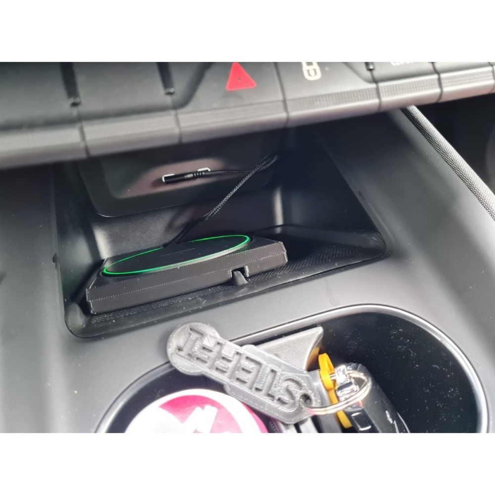 Skoda Enyaq Kablosuz Şarj Cihazı Standı
