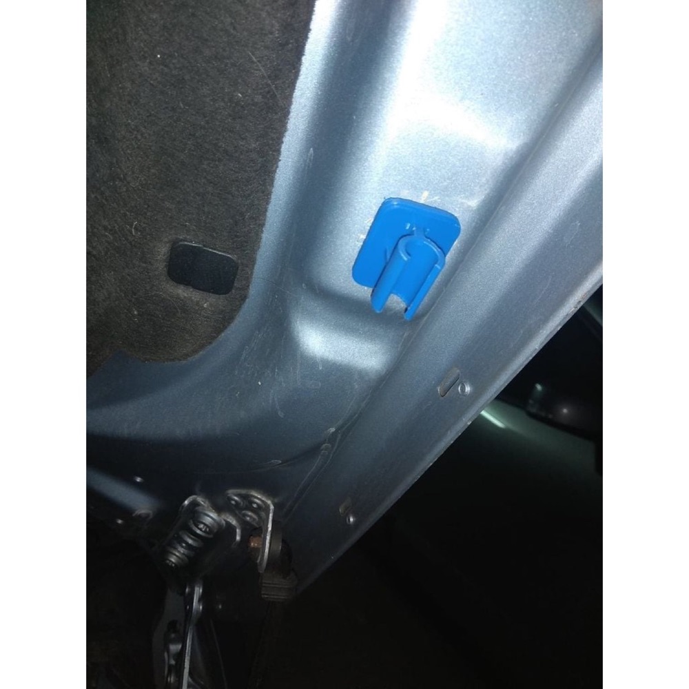 Skoda Fabia ve Roomster Kaput İstinat Demiri Klipsi görsel 2