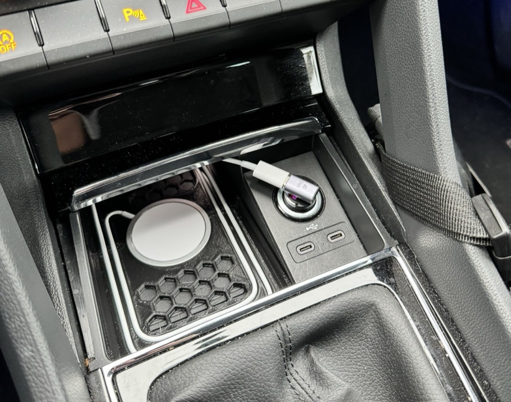 Skoda Kodiaq ve Karoq Uyumlu MagSafe Kablosuz Sarj Konsol Standi