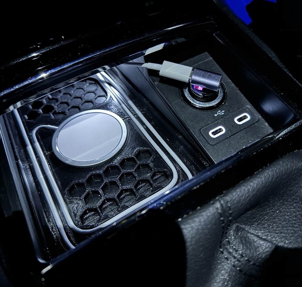 Skoda Kodiaq ve Karoq Uyumlu MagSafe Kablosuz Sarj Konsol Standi görsel 2