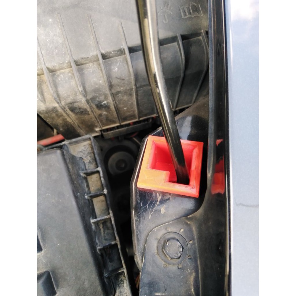 Skoda Octavia 2 Kaput İstinat Demiri Yuvası