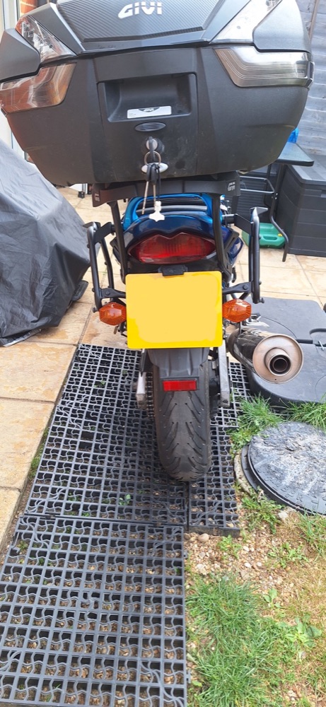 Suzuki Bandit 650S için Givi PL539 yan çanta aparatları görsel 2