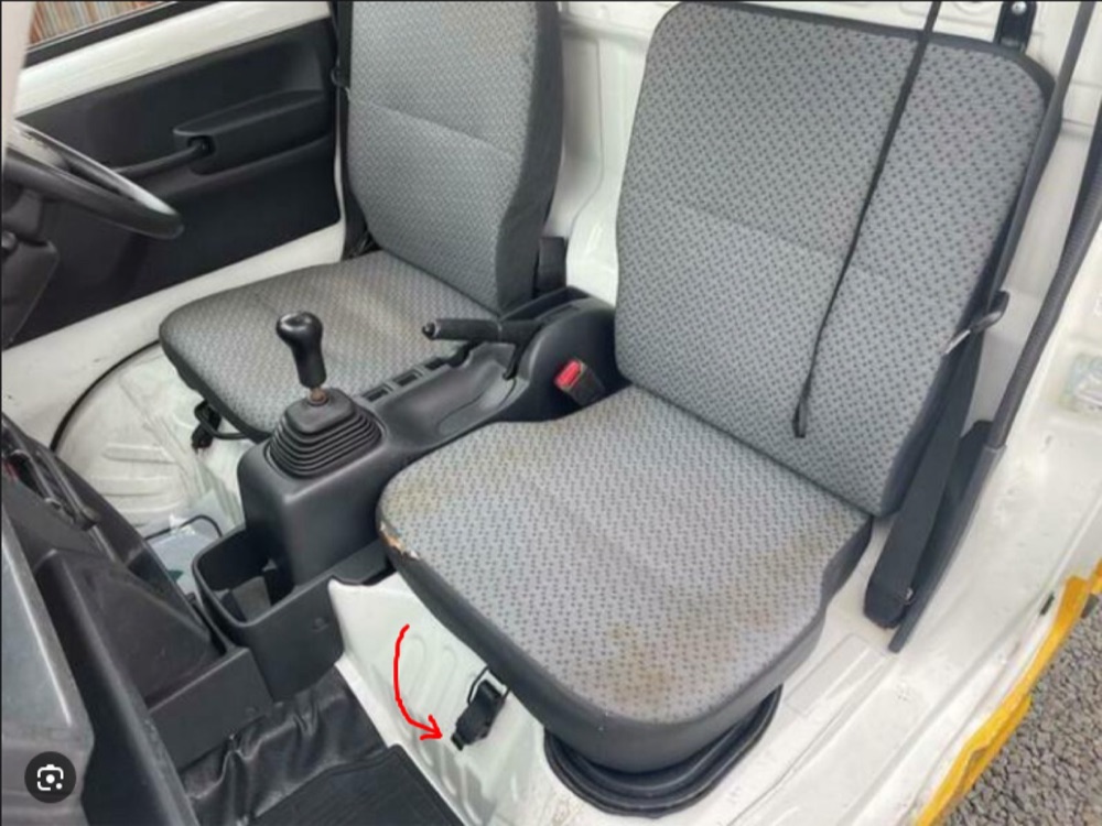 Suzuki Carry DA16T koltuk sabitleme klipsi görsel 2