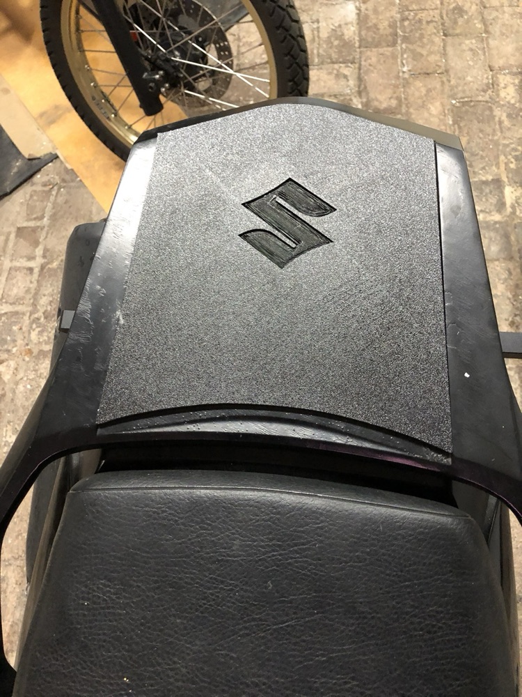 Suzuki DL 650 V-Strom topcase taşıyıcı kapağı