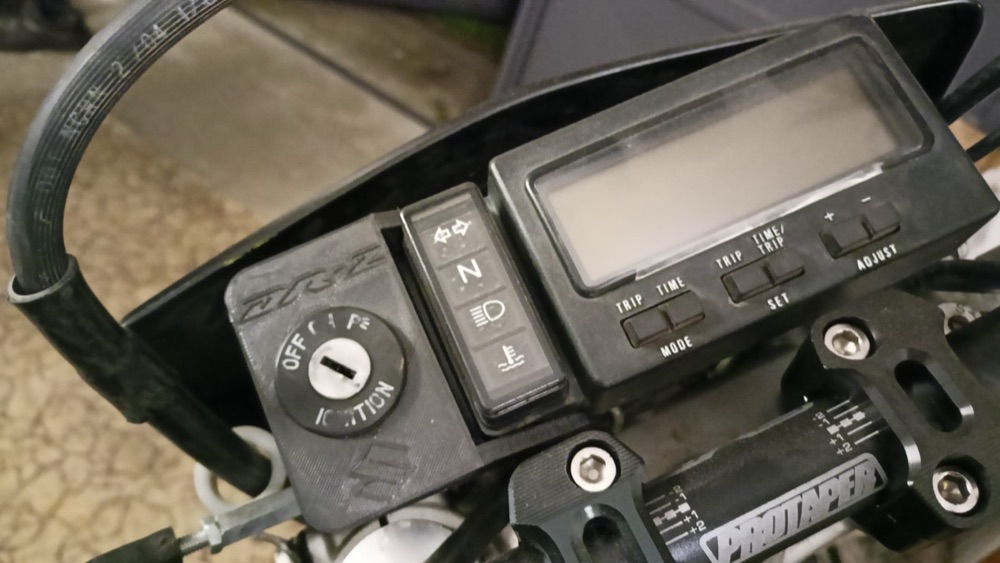 Suzuki DRZ 400 kontak anahtarı yuvası