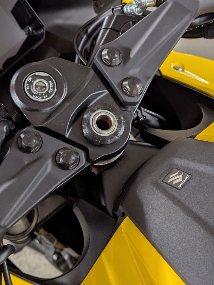 Suzuki GSX-8R Quad Lock gidon somunu kapağı görsel 2