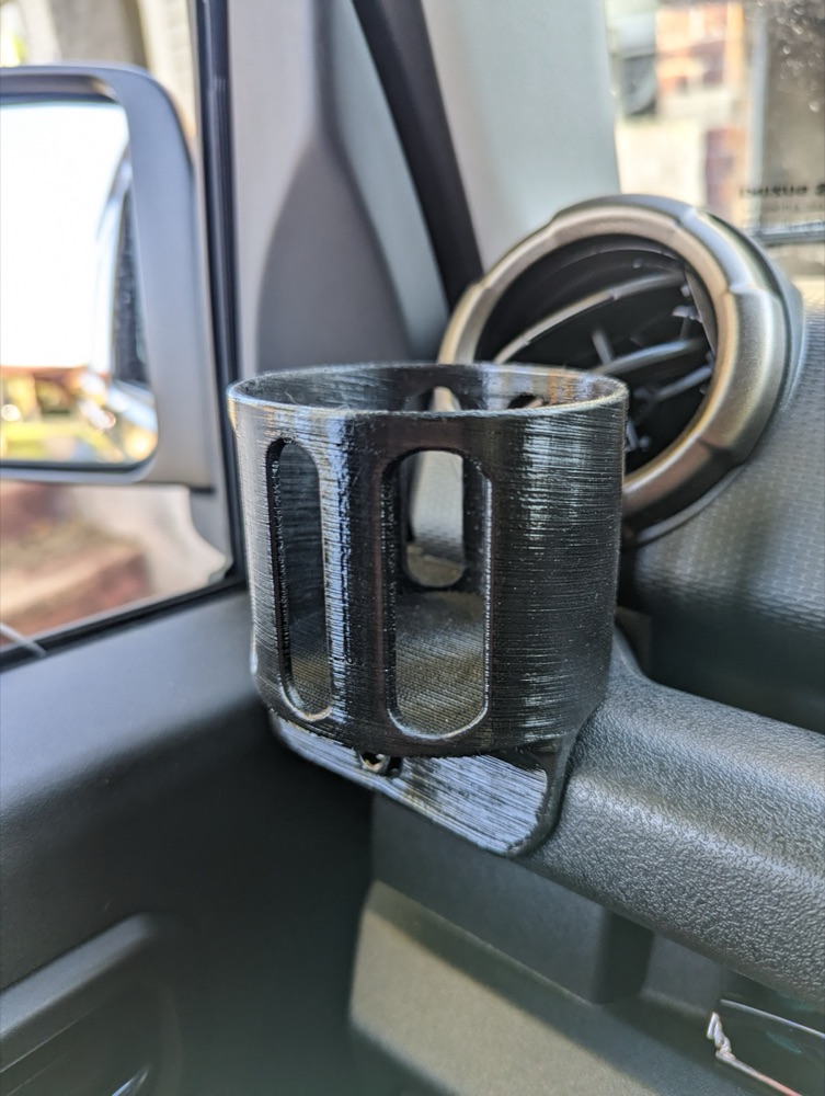 Suzuki Jimny bardaklık görsel 2