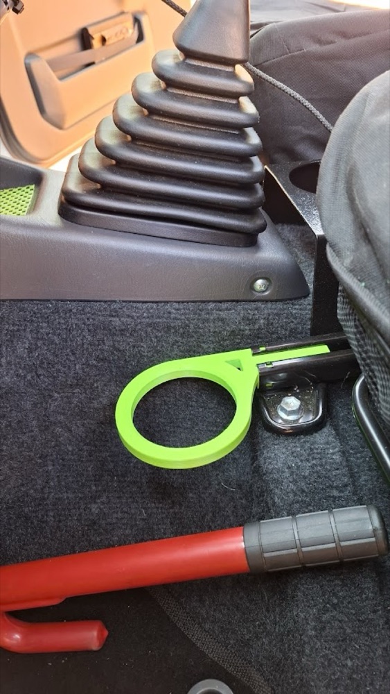 Suzuki Jimny Gen 3 koltuk rayı bardaklığı