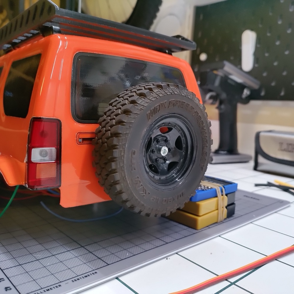 Suzuki Jimny J3 yedek lastik taşıyıcı