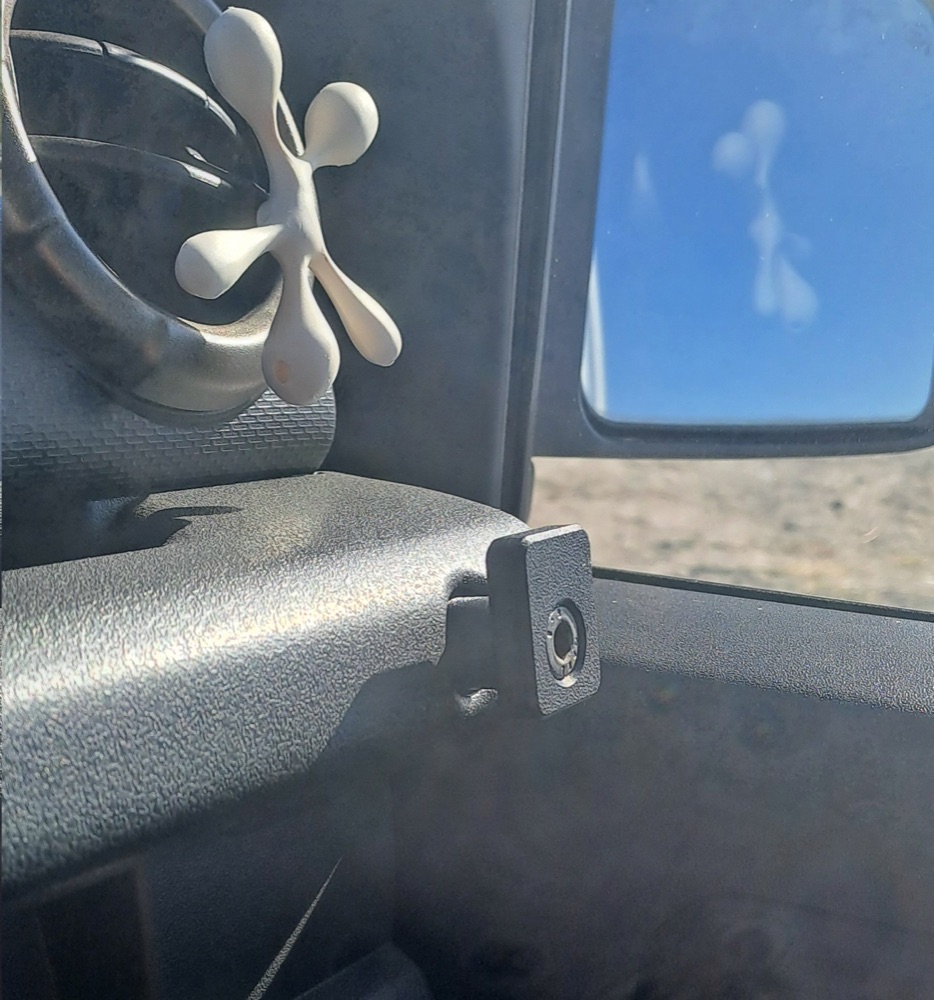 Suzuki Jimny kanca yuvası aparatı görsel 3