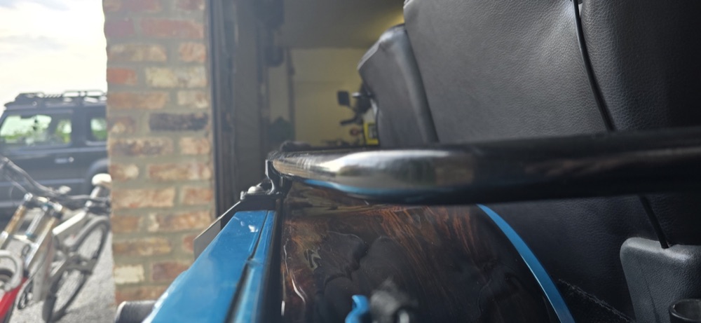 Suzuki Samurai arka tavan destek çubuğu klipsi görsel 2