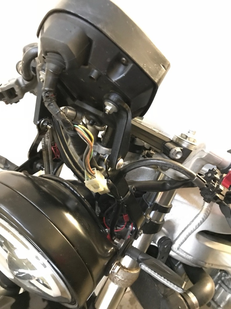 Suzuki SV650/SV1000 gösterge braketi