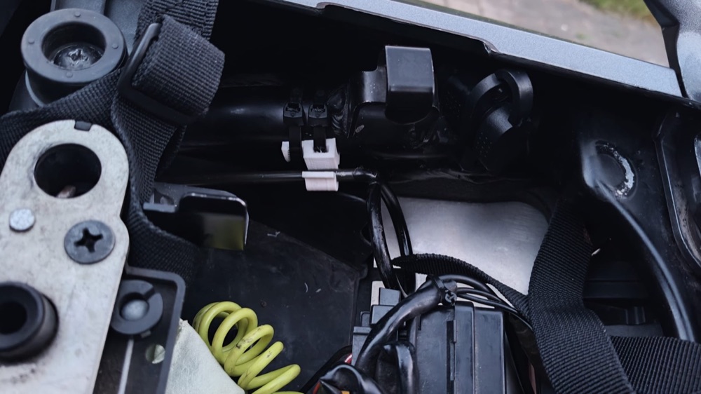 Suzuki SV650 tank destek klipsi