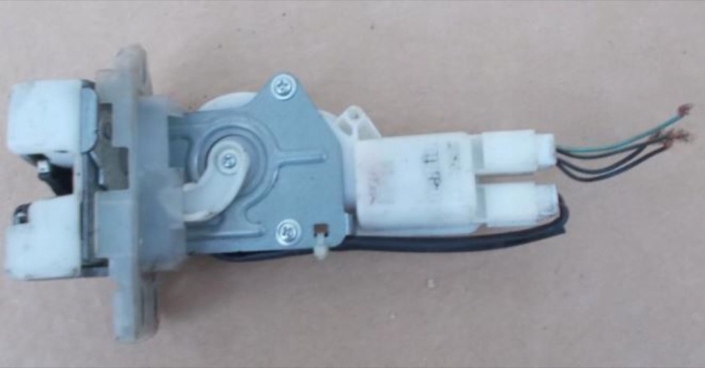 Suzuki SX4 arka kapı kilit parçası görsel 2