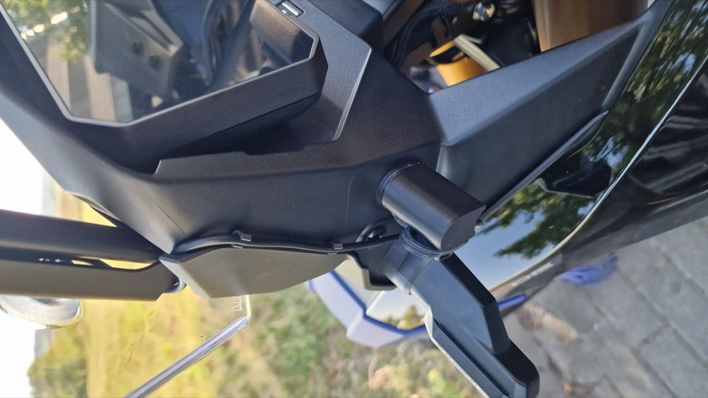 Suzuki V-Strom 800DE USB kapak