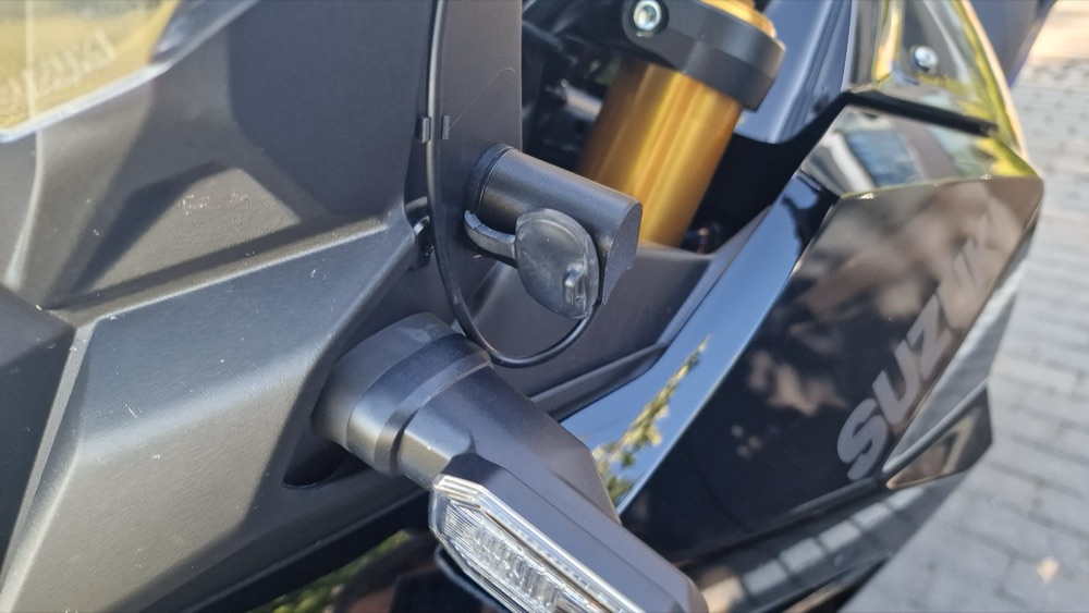 Suzuki V-Strom 800DE USB kapak görsel 2