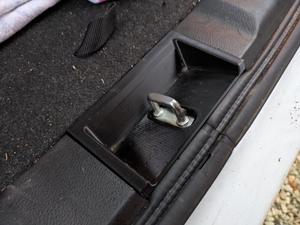 Suzuki Vitara bagaj kilit kapagi