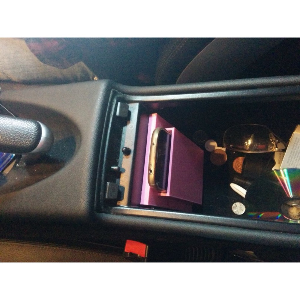 Kablosuz Şarjlı Merkezi Bölme (Mercedes SLK)