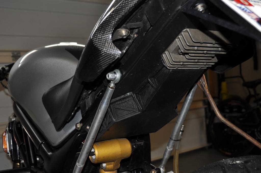 Ducati Monster Arka Kaporta Adaptasyon Parçası görsel 3