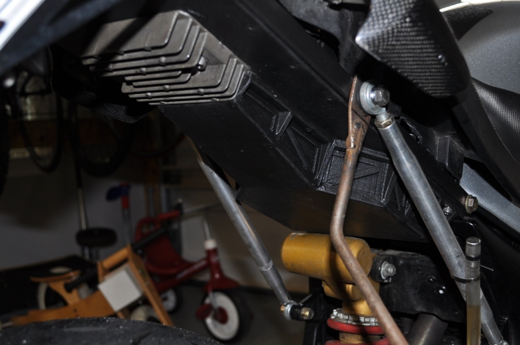 Ducati Monster Arka Kaporta Adaptasyon Parçası görsel 4