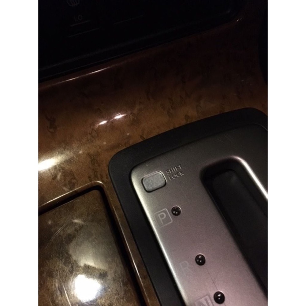 Nissan Pathfinder vites kilit plakası kapağı
