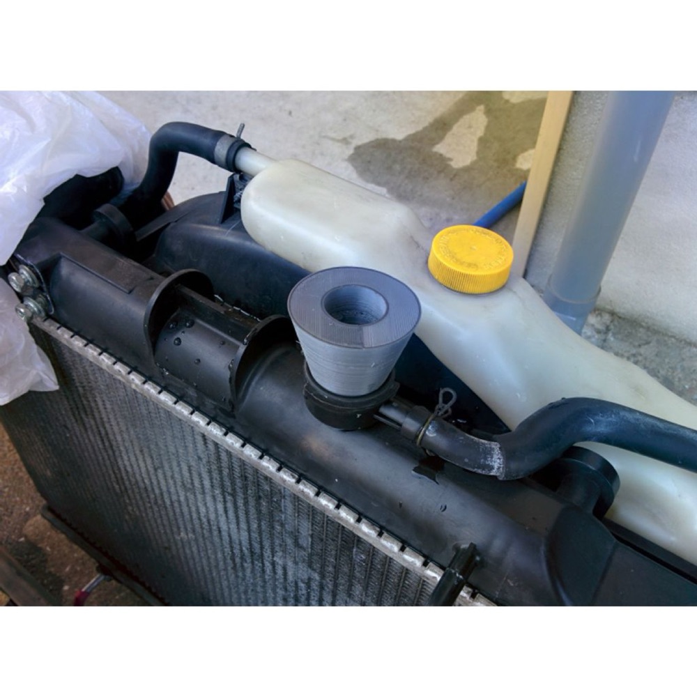 Nissan E25 Caravan radyatör adaptörü görsel 2