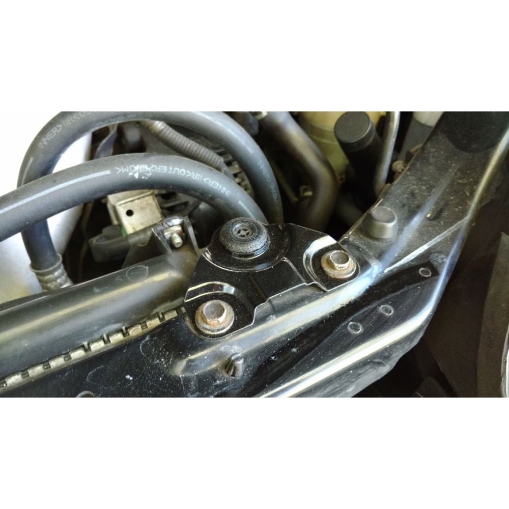 Honda Prelude (5. nesil) üst radyatör burcu