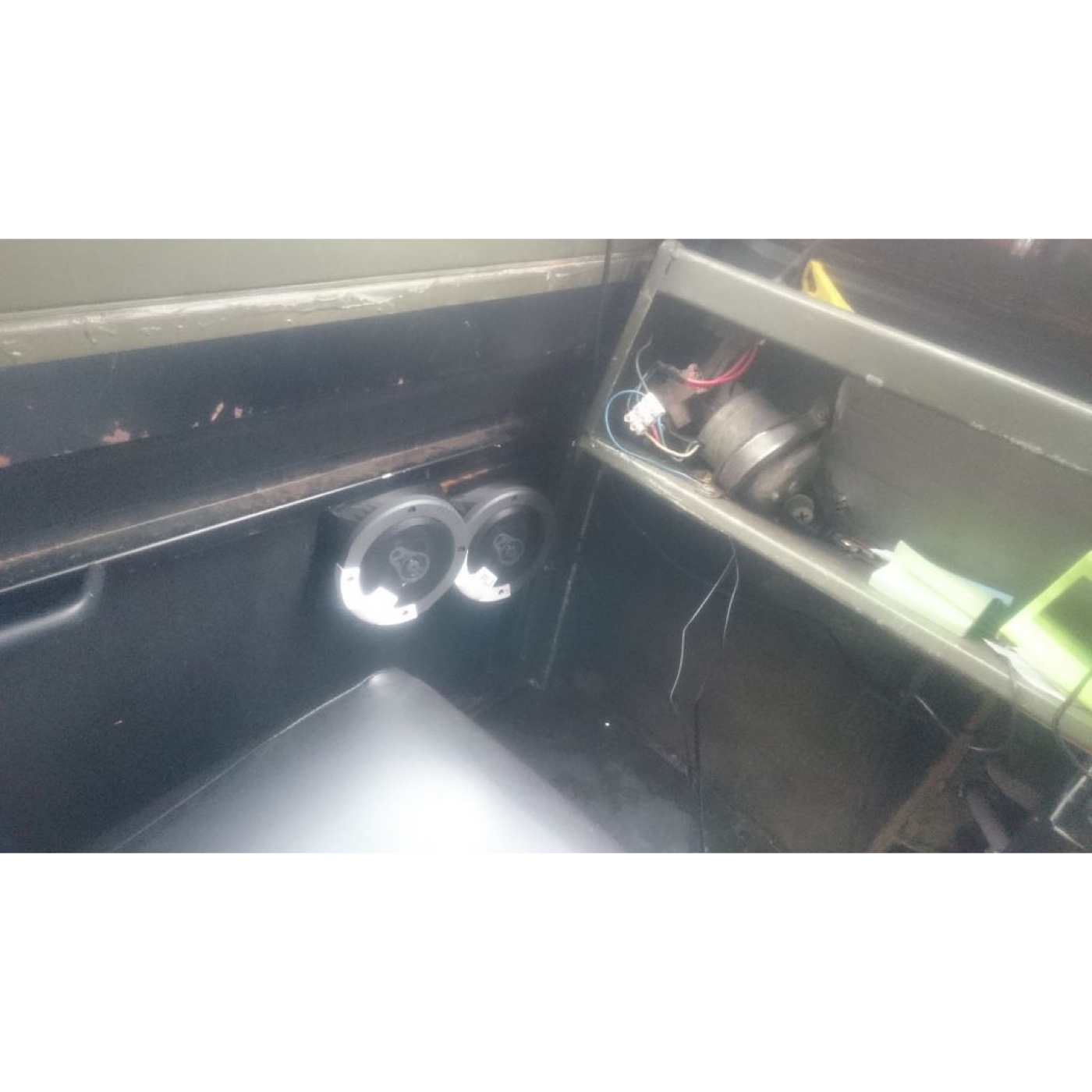Land Rover Series 100mm Hoparlör Kutusu (Sağ/Sol Takım) görsel 2