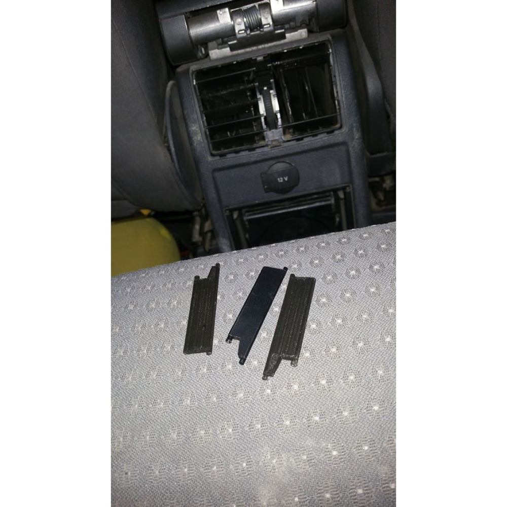 VW Touran Arka Koltuk Hava Perdesi Parçası