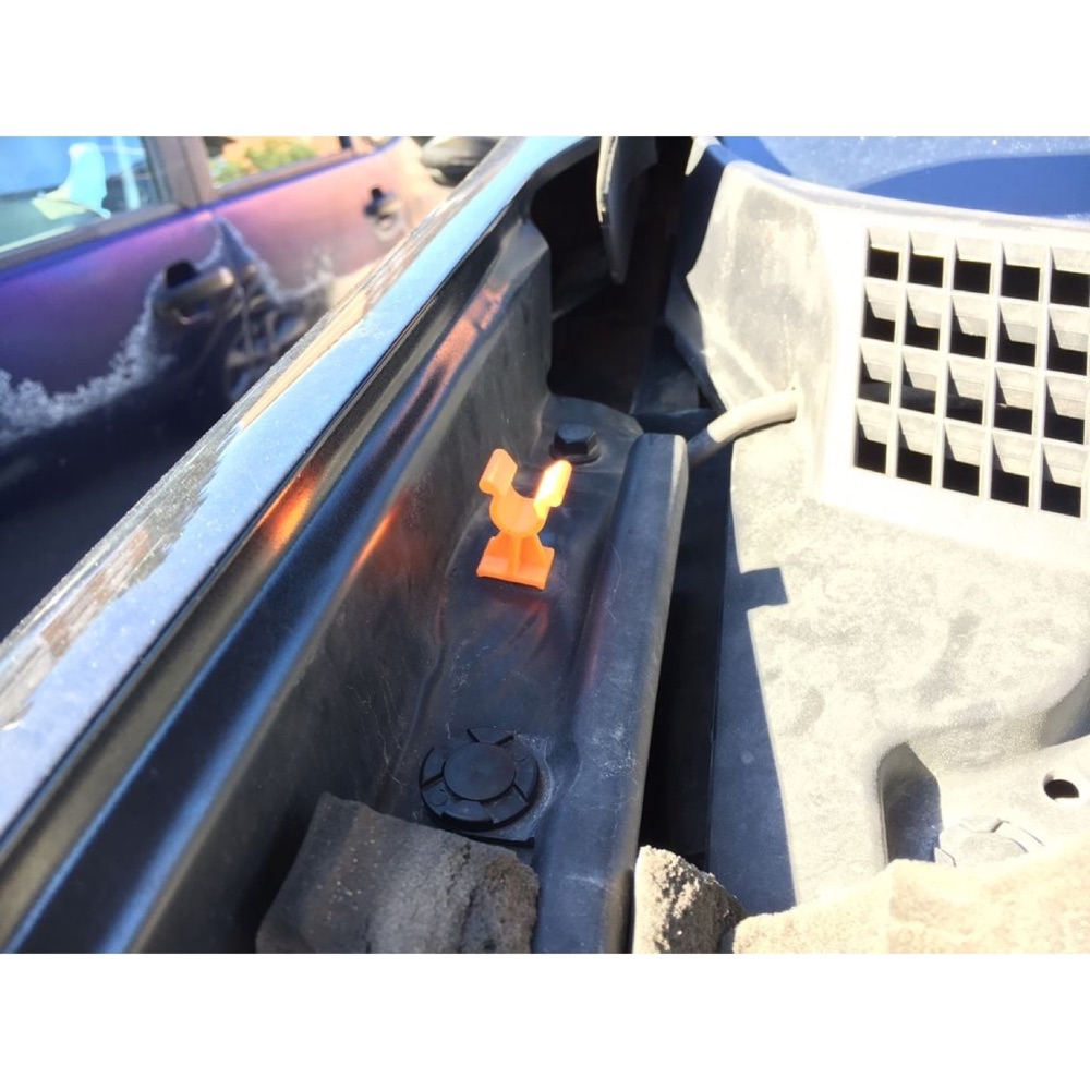 Nissan Qashqai kaput destek klipsi görsel 2