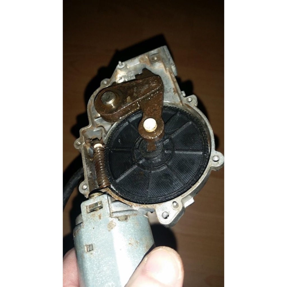 Ford Fiesta 2001 Silecek Dişlisi