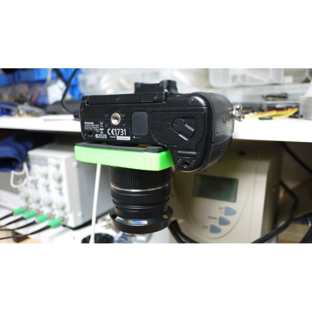 Panasonic Lumix GH4 Elleri Serbest Bırakan Tutucu