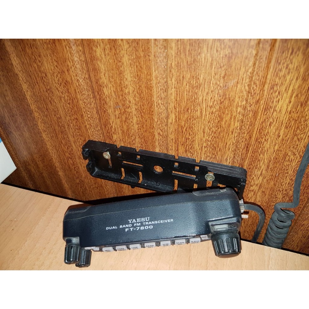Yaesu FT-7800 Duvar Desteği görsel 3
